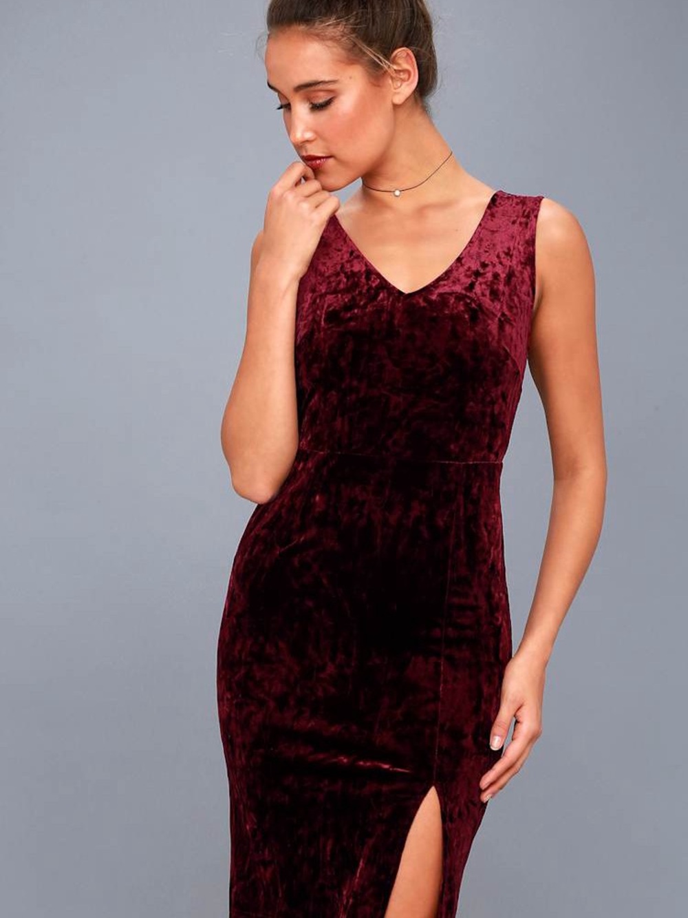 Lulu's Sleeveless V-Neck Velvet Midi Dress in Burgundy